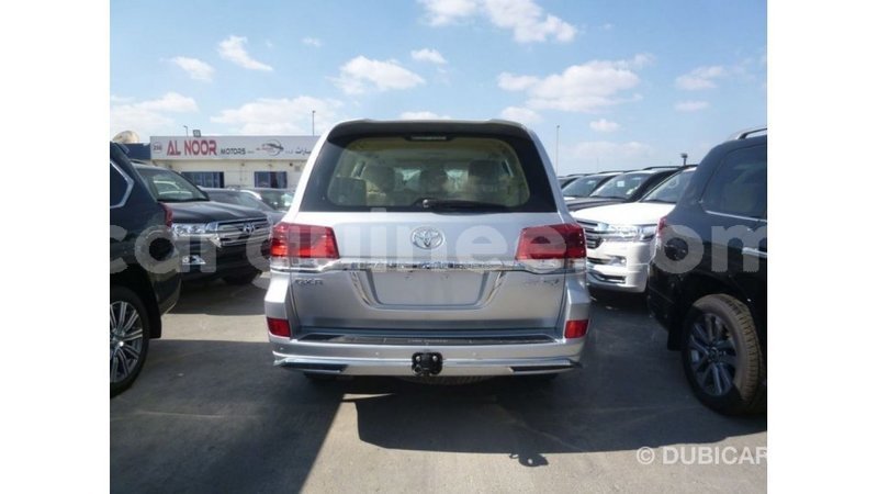 Big with watermark toyota land cruiser conakry import dubai 4709