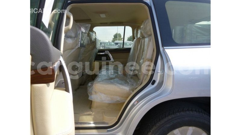 Big with watermark toyota land cruiser conakry import dubai 4709