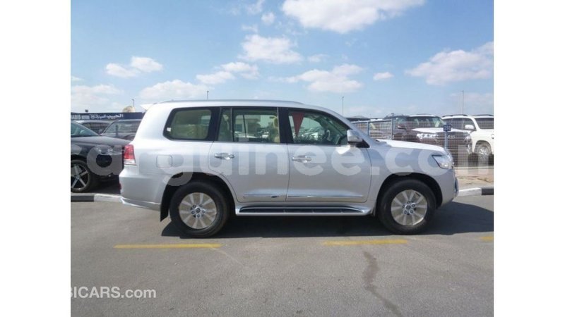 Big with watermark toyota land cruiser conakry import dubai 4709