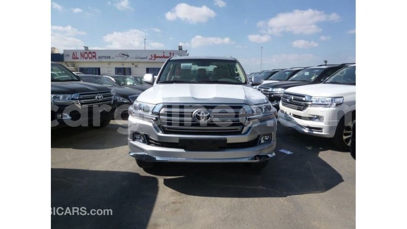 Big with watermark toyota land cruiser conakry import dubai 4710