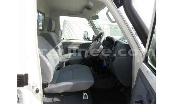 Buy Import Toyota Land Cruiser White Car in Import - Dubai in Conakry Buy Import Toyota Land Cruiser White Car in Import - Dubai in Conakry