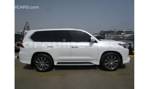 Acheter Import Voiture Lexus LX Blanc à Import - Dubai, Conakry Acheter Import Voiture Lexus LX Blanc à Import - Dubai, Conakry