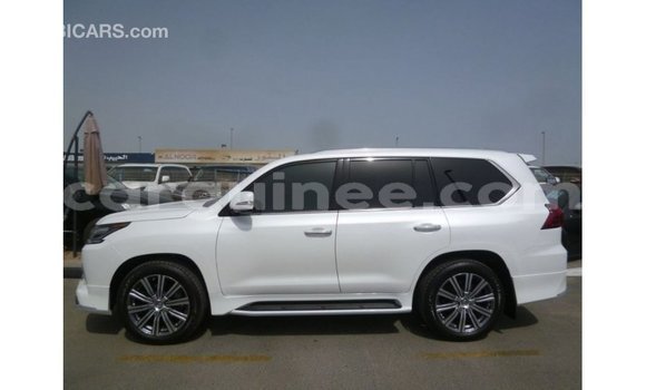 Acheter Import Voiture Lexus LX Blanc à Import - Dubai, Conakry Acheter Import Voiture Lexus LX Blanc à Import - Dubai, Conakry