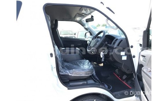 Acheter Import Voiture Toyota Hiace Blanc à Import - Dubai, Conakry Acheter Import Voiture Toyota Hiace Blanc à Import - Dubai, Conakry