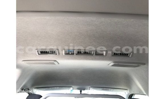 Acheter Import Voiture Toyota Hiace Blanc à Import - Dubai, Conakry Acheter Import Voiture Toyota Hiace Blanc à Import - Dubai, Conakry