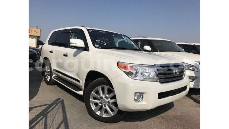 Big with watermark toyota land cruiser conakry import dubai 4737