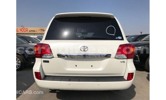 Buy Import Toyota Land Cruiser White Car in Import - Dubai in Conakry Buy Import Toyota Land Cruiser White Car in Import - Dubai in Conakry