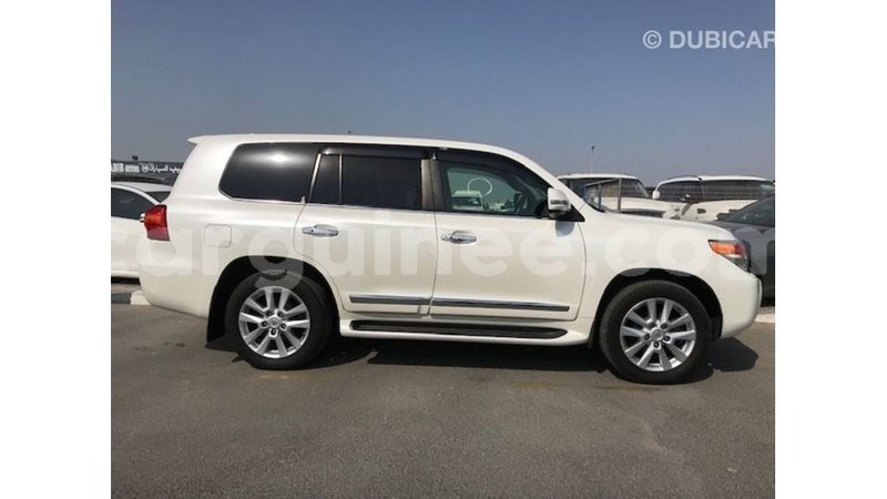 Big with watermark toyota land cruiser conakry import dubai 4737