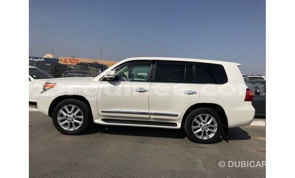 Buy Import Toyota Land Cruiser White Car in Import - Dubai in Conakry Buy Import Toyota Land Cruiser White Car in Import - Dubai in Conakry