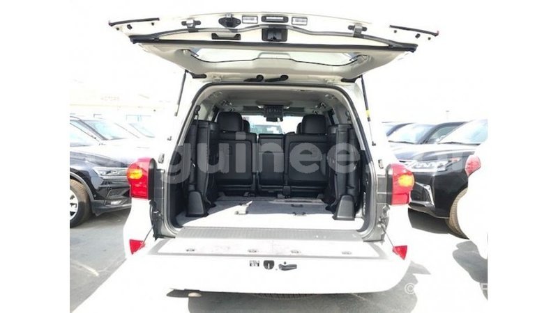 Big with watermark toyota land cruiser conakry import dubai 4737