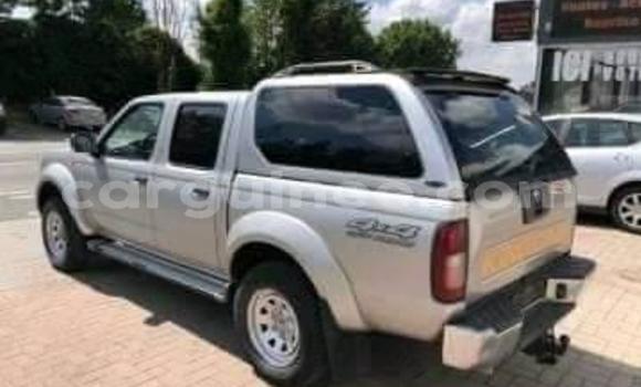Buy Used Nissan Navara Silver Car in Conakry in Conakry Buy Used Nissan Navara Silver Car in Conakry in Conakry