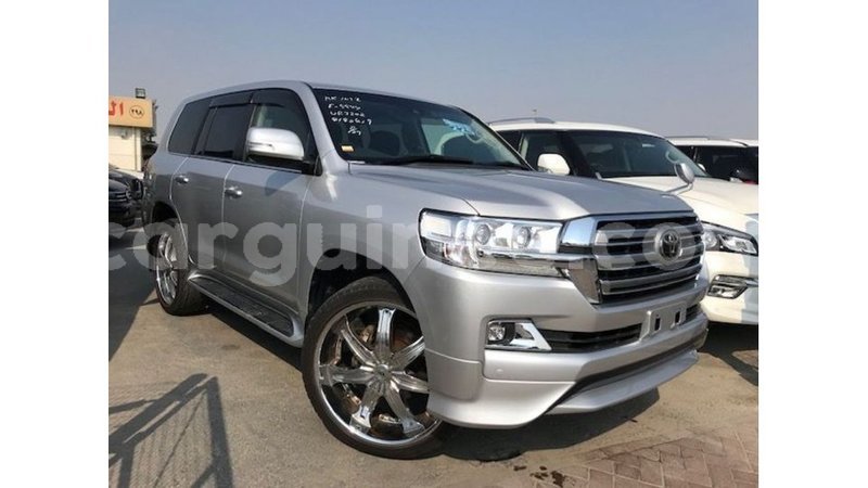 Big with watermark toyota land cruiser conakry import dubai 4739