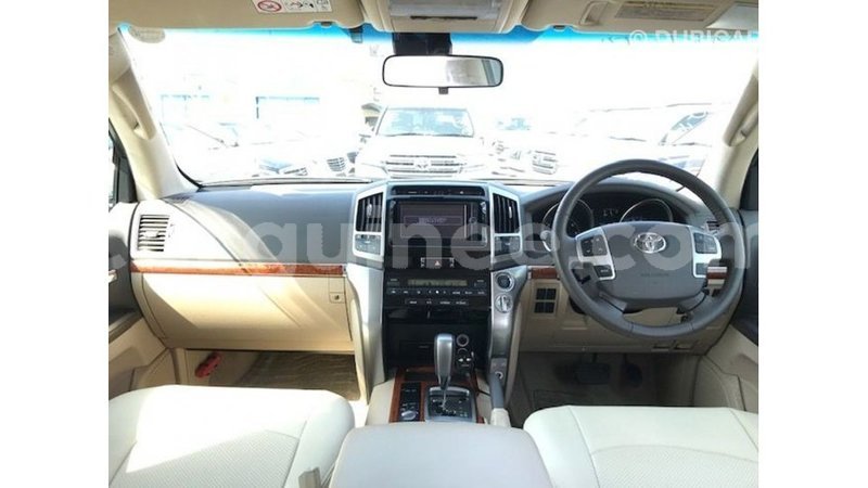 Big with watermark toyota land cruiser conakry import dubai 4740