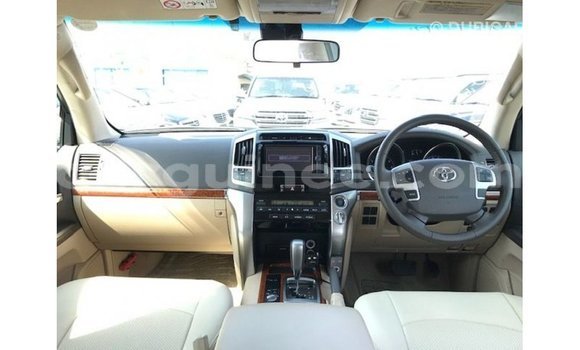 Buy Import Toyota Land Cruiser White Car in Import - Dubai in Conakry Buy Import Toyota Land Cruiser White Car in Import - Dubai in Conakry