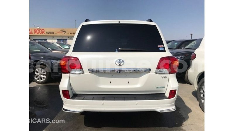 Big with watermark toyota land cruiser conakry import dubai 4740