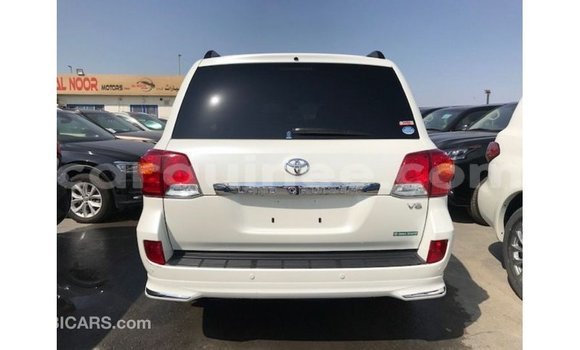 Buy Import Toyota Land Cruiser White Car in Import - Dubai in Conakry Buy Import Toyota Land Cruiser White Car in Import - Dubai in Conakry