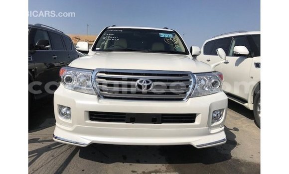 Buy Import Toyota Land Cruiser White Car in Import - Dubai in Conakry Buy Import Toyota Land Cruiser White Car in Import - Dubai in Conakry