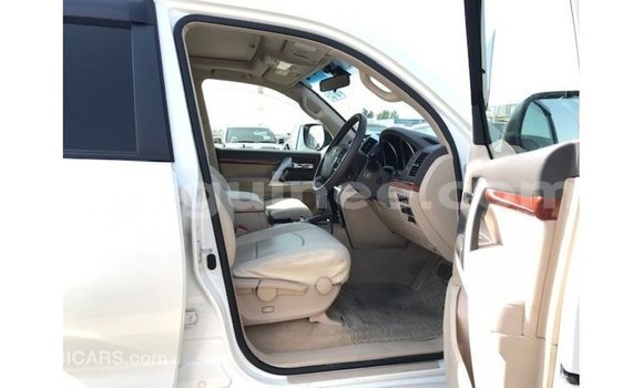 Buy Import Toyota Land Cruiser White Car in Import - Dubai in Conakry Buy Import Toyota Land Cruiser White Car in Import - Dubai in Conakry