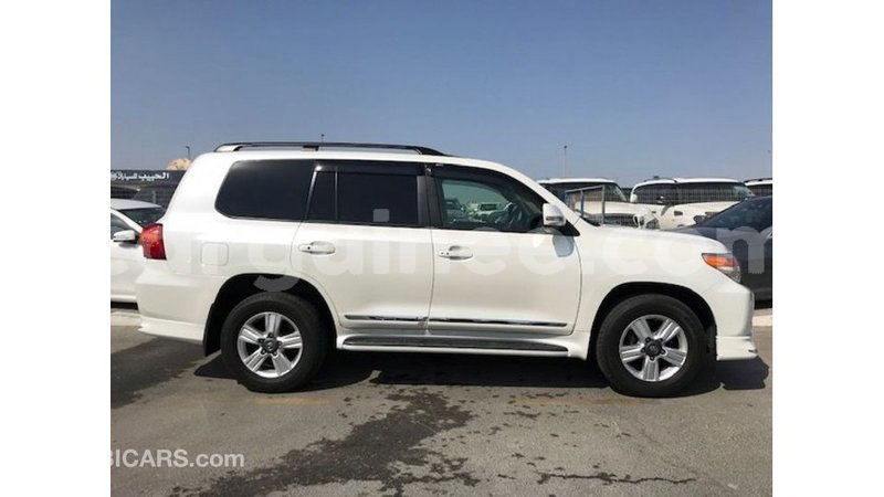 Big with watermark toyota land cruiser conakry import dubai 4740