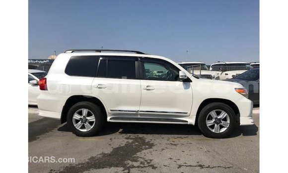 Buy Import Toyota Land Cruiser White Car in Import - Dubai in Conakry Buy Import Toyota Land Cruiser White Car in Import - Dubai in Conakry