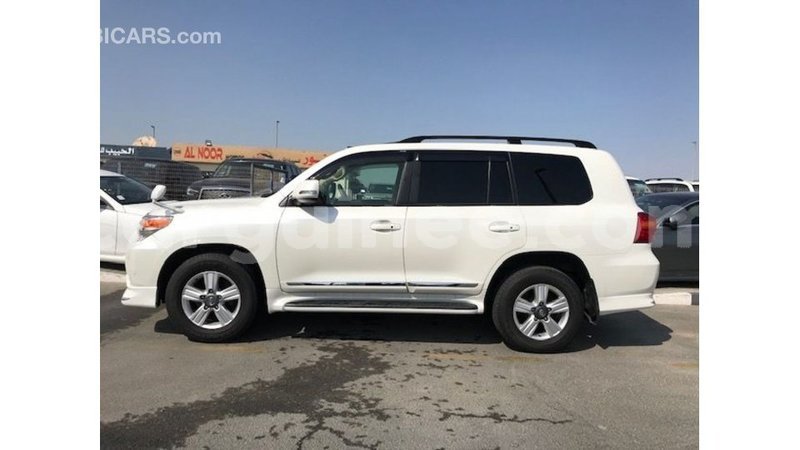 Big with watermark toyota land cruiser conakry import dubai 4740