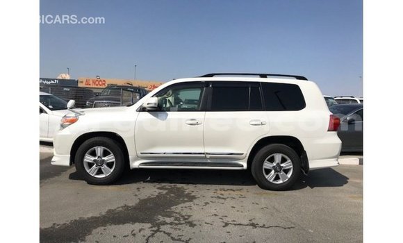 Buy Import Toyota Land Cruiser White Car in Import - Dubai in Conakry Buy Import Toyota Land Cruiser White Car in Import - Dubai in Conakry