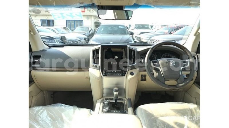 Big with watermark toyota land cruiser conakry import dubai 4741