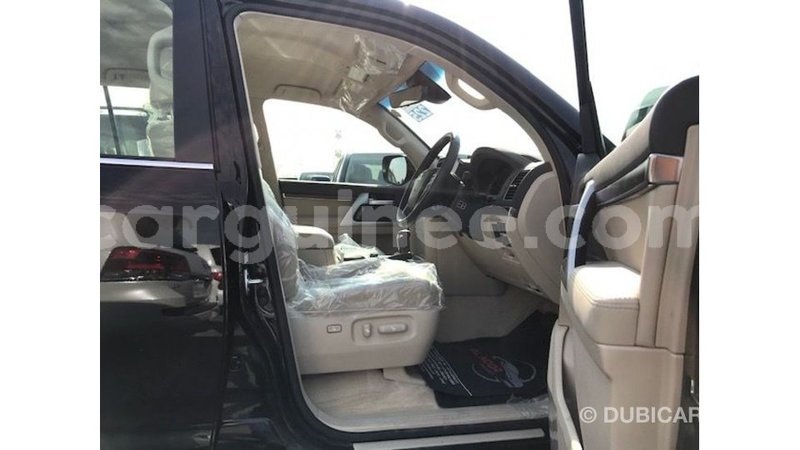 Big with watermark toyota land cruiser conakry import dubai 4741