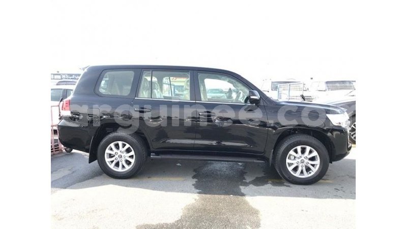 Big with watermark toyota land cruiser conakry import dubai 4741