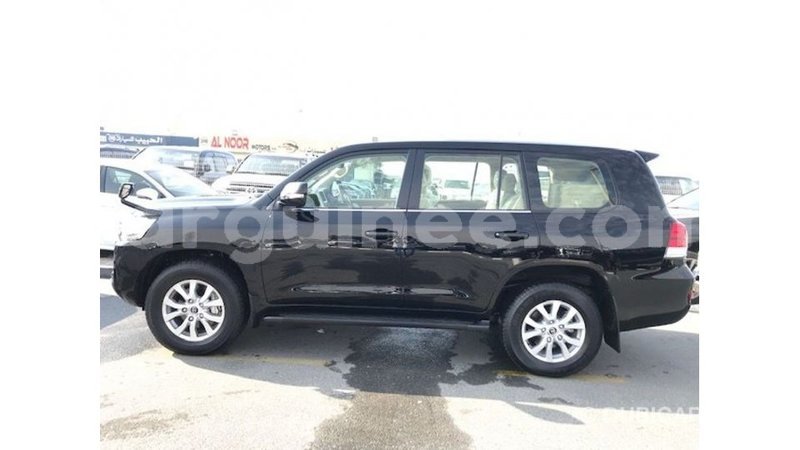 Big with watermark toyota land cruiser conakry import dubai 4741