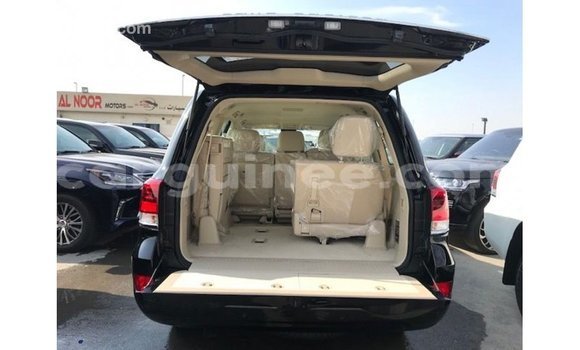 Buy Import Toyota Land Cruiser Black Car in Import - Dubai in Conakry Buy Import Toyota Land Cruiser Black Car in Import - Dubai in Conakry