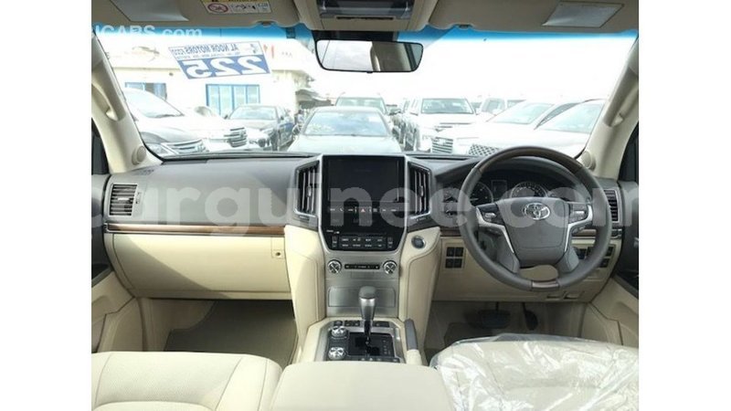 Big with watermark toyota land cruiser conakry import dubai 4742