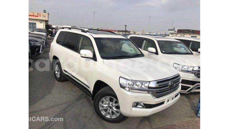 Big with watermark toyota land cruiser conakry import dubai 4742