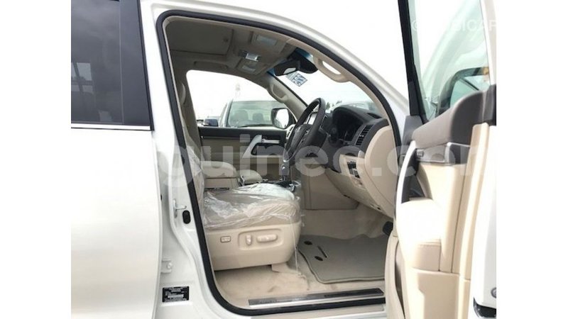 Big with watermark toyota land cruiser conakry import dubai 4742