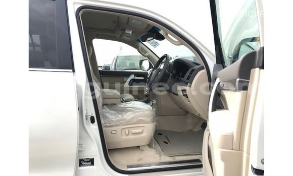 Buy Import Toyota Land Cruiser White Car in Import - Dubai in Conakry Buy Import Toyota Land Cruiser White Car in Import - Dubai in Conakry