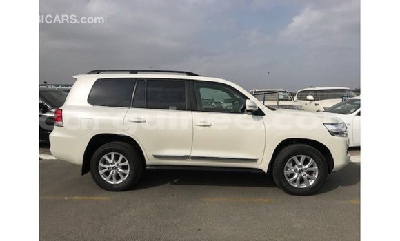 Buy Import Toyota Land Cruiser White Car in Import - Dubai in Conakry Buy Import Toyota Land Cruiser White Car in Import - Dubai in Conakry