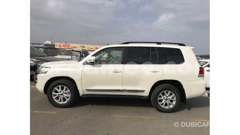 Big with watermark toyota land cruiser conakry import dubai 4742