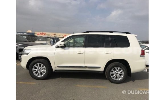 Buy Import Toyota Land Cruiser White Car in Import - Dubai in Conakry Buy Import Toyota Land Cruiser White Car in Import - Dubai in Conakry