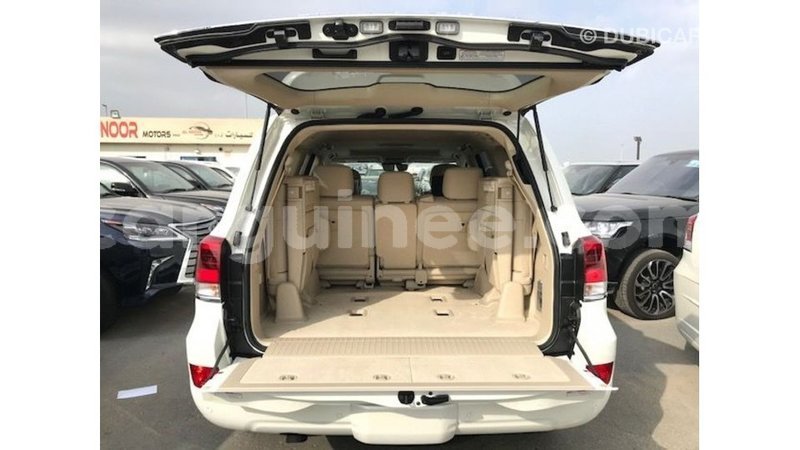 Big with watermark toyota land cruiser conakry import dubai 4742