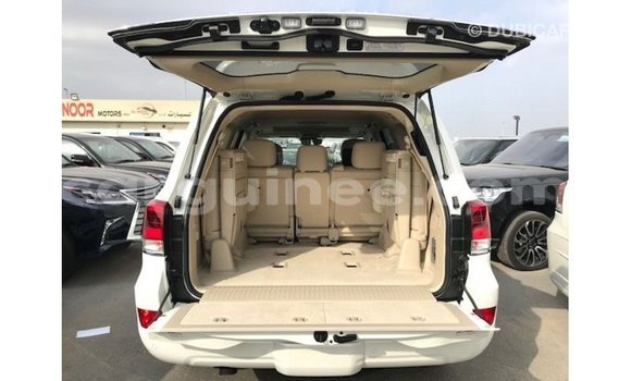 Buy Import Toyota Land Cruiser White Car in Import - Dubai in Conakry Buy Import Toyota Land Cruiser White Car in Import - Dubai in Conakry