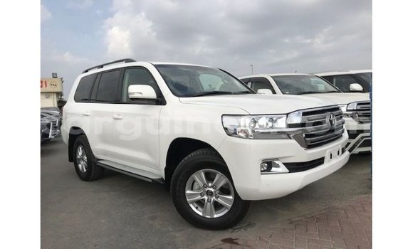 Buy Import Toyota Land Cruiser White Car in Import - Dubai in Conakry Buy Import Toyota Land Cruiser White Car in Import - Dubai in Conakry