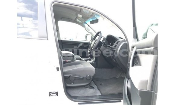 Buy Import Toyota Land Cruiser White Car in Import - Dubai in Conakry Buy Import Toyota Land Cruiser White Car in Import - Dubai in Conakry
