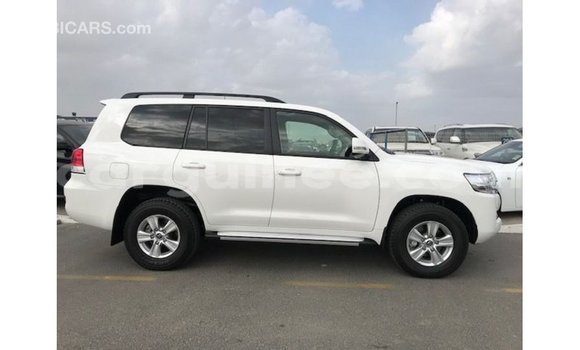 Buy Import Toyota Land Cruiser White Car in Import - Dubai in Conakry Buy Import Toyota Land Cruiser White Car in Import - Dubai in Conakry