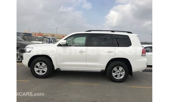 Buy Import Toyota Land Cruiser White Car in Import - Dubai in Conakry Buy Import Toyota Land Cruiser White Car in Import - Dubai in Conakry