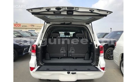 Buy Import Toyota Land Cruiser White Car in Import - Dubai in Conakry Buy Import Toyota Land Cruiser White Car in Import - Dubai in Conakry