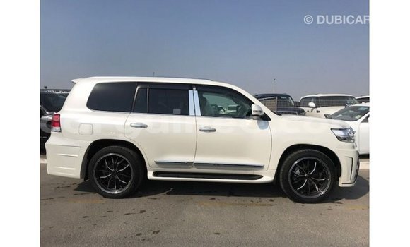 Buy Import Toyota Land Cruiser White Car in Import - Dubai in Conakry Buy Import Toyota Land Cruiser White Car in Import - Dubai in Conakry