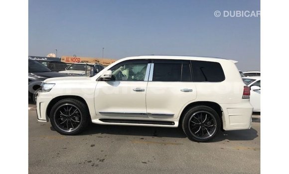 Buy Import Toyota Land Cruiser White Car in Import - Dubai in Conakry Buy Import Toyota Land Cruiser White Car in Import - Dubai in Conakry