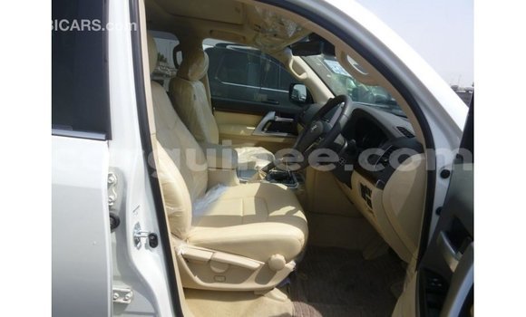 Buy Import Toyota Land Cruiser White Car in Import - Dubai in Conakry Buy Import Toyota Land Cruiser White Car in Import - Dubai in Conakry