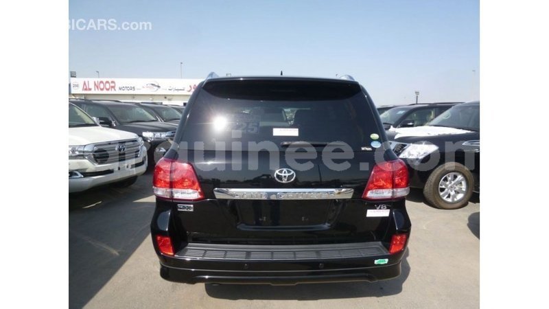 Big with watermark toyota land cruiser conakry import dubai 4749