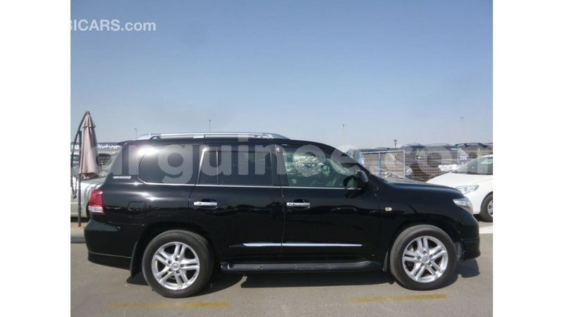 Big with watermark toyota land cruiser conakry import dubai 4749